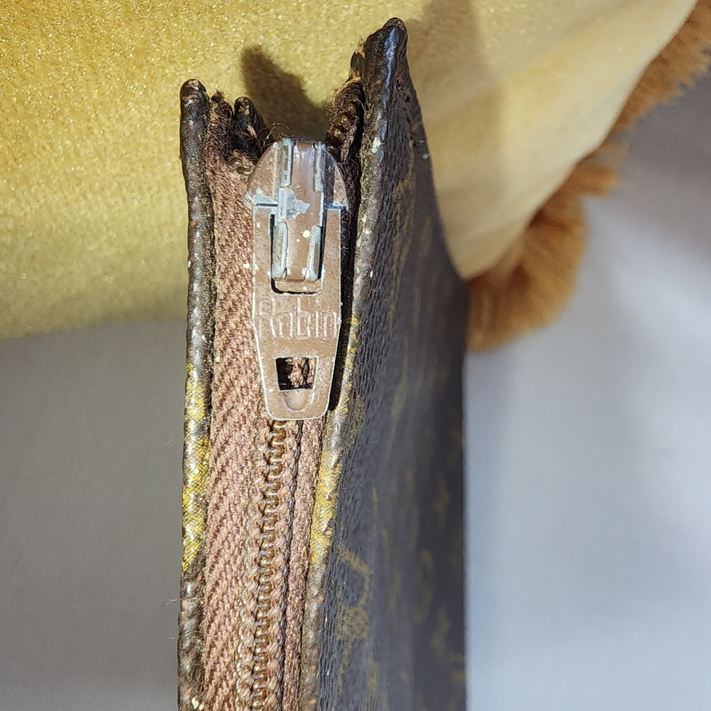 Rare Vintage Louis Vuitton "Saks Fifth Avenue" Zippered Pouchette - Picture 10 of 11